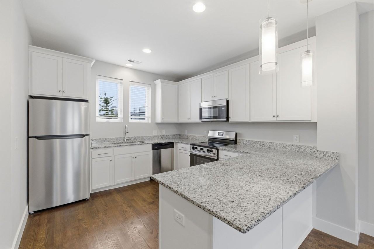 1723 Jo Johnston Ave - Photo 2 of 23