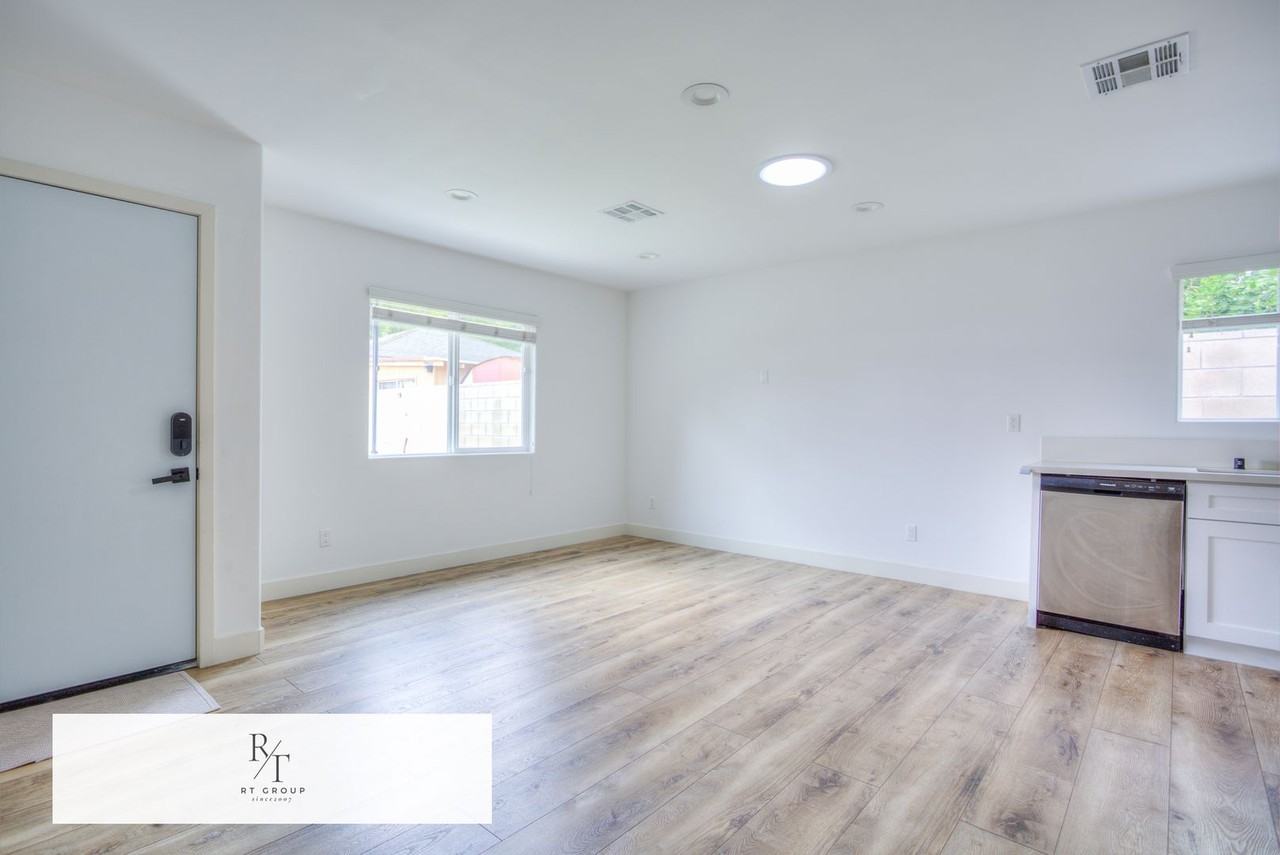 4914 Kauffman Ave #B - Photo 3 of 18