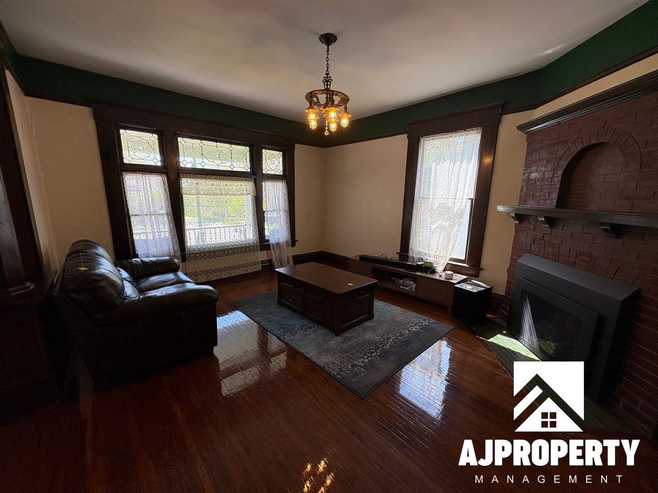 119 N Summit Ave - Photo 7 of 43