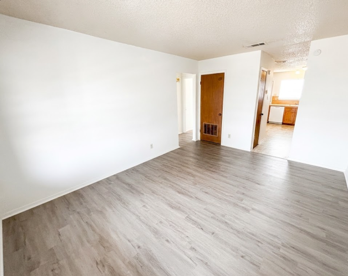 1315 Quail Cir - Photo 3 of 9