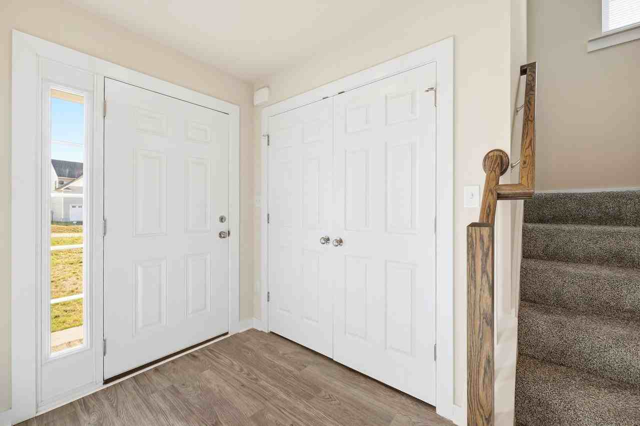 164 Riva Way - Photo 5 of 38