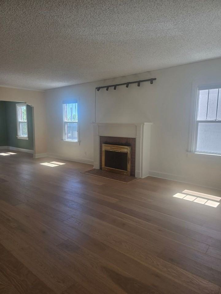 70 Pine St - Photo 2 of 18