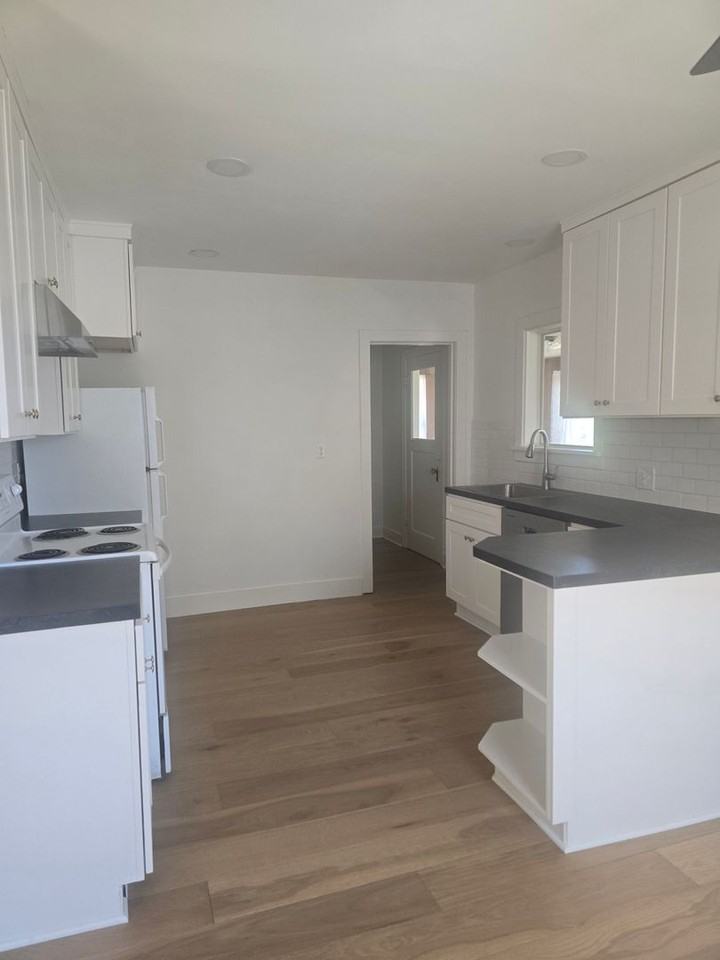 70 Pine St - Photo 4 of 18