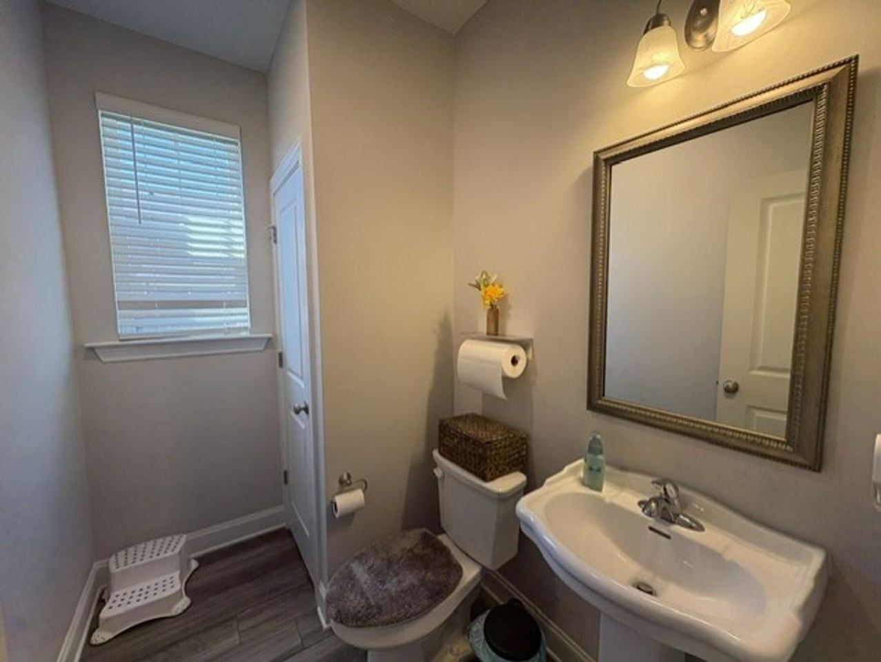 560 Hampton Dr - Photo 5 of 18