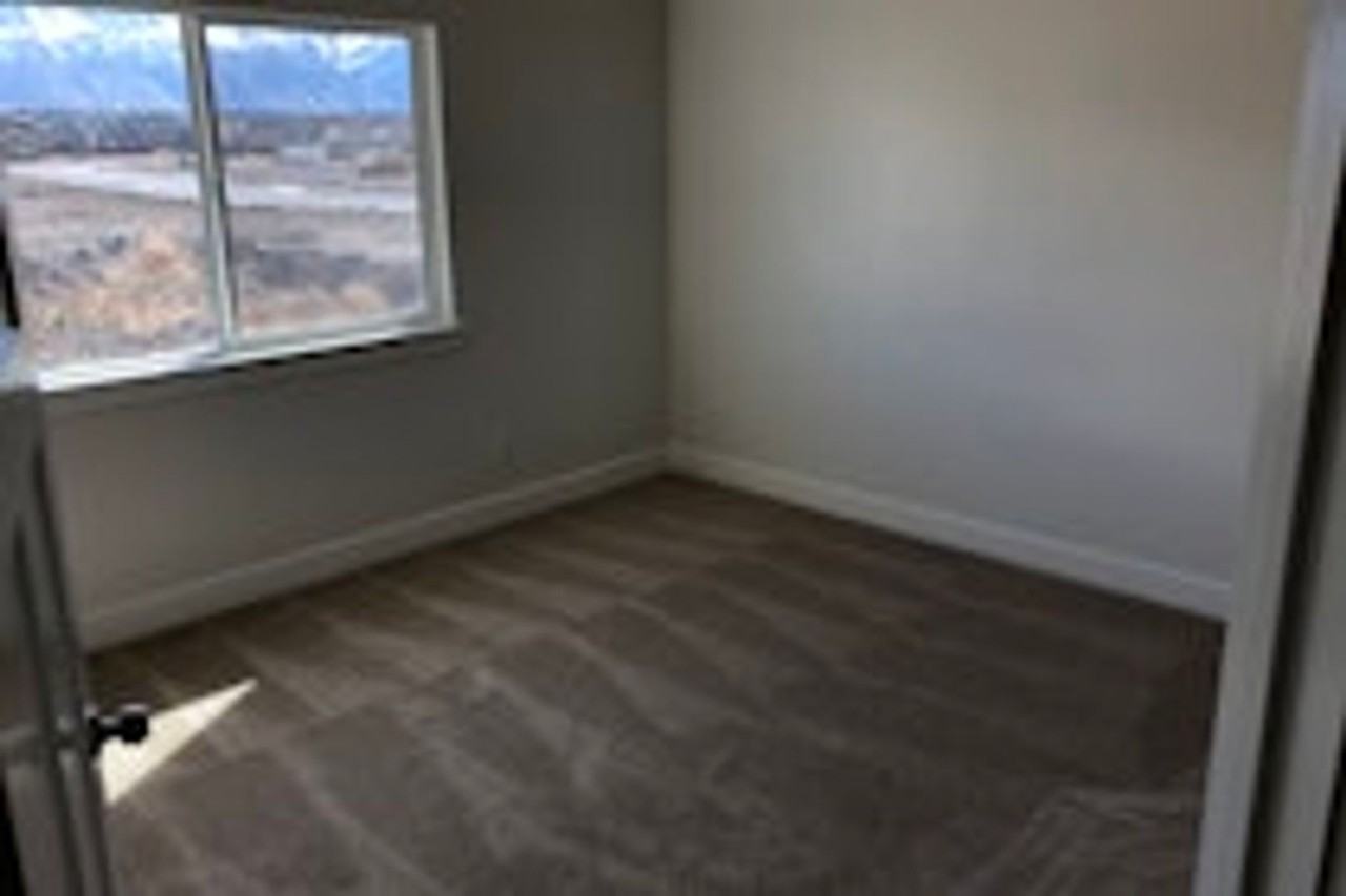 594 N 260 W - Photo 6 of 15
