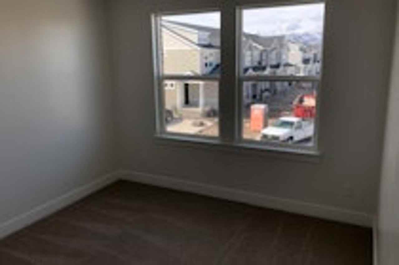 594 N 260 W - Photo 7 of 15