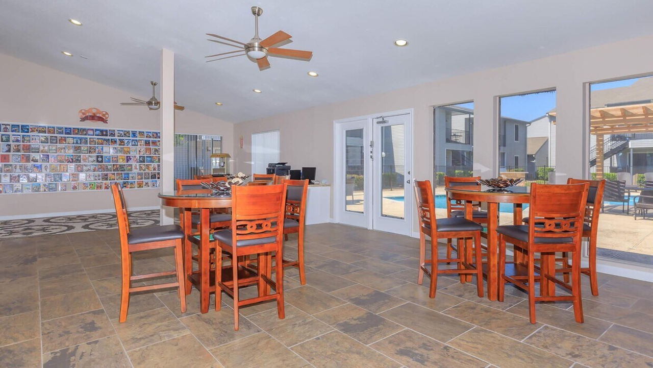420 Shadow Park Apartments - 420 Garland Dr Lake Jackson, TX 77566 - Photo 5 of 26