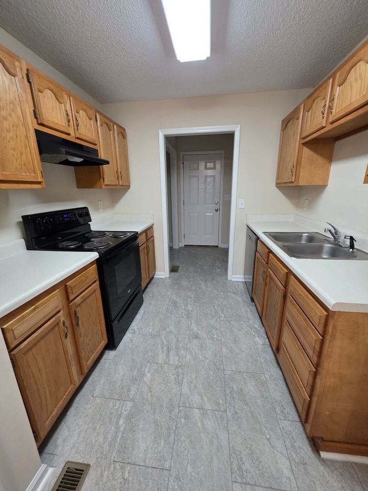 312 Hill St - Photo 4 of 10