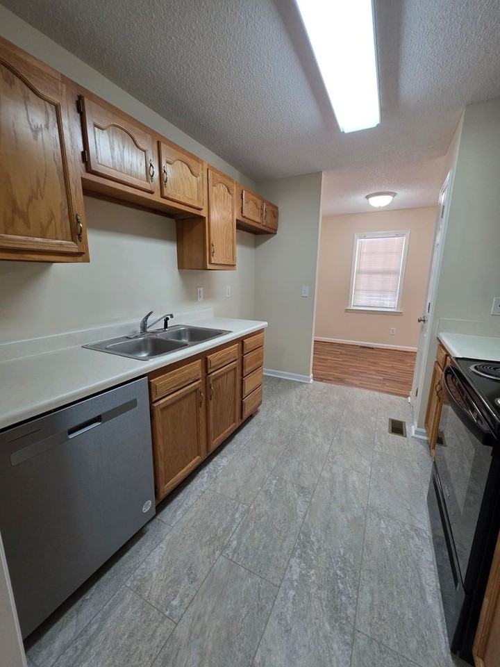 312 Hill St - Photo 5 of 10