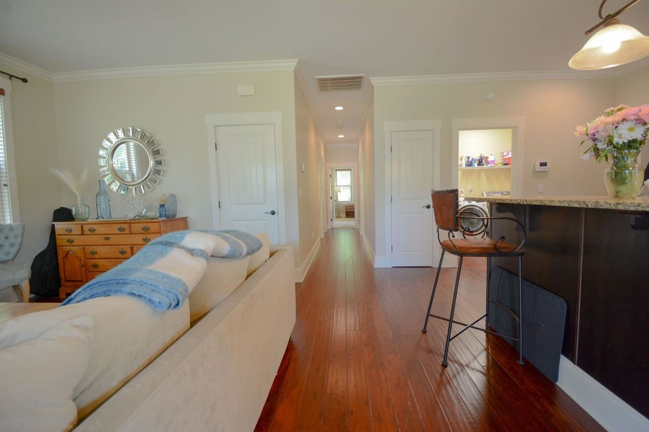 1209 Daisy Ct - Photo 5 of 29
