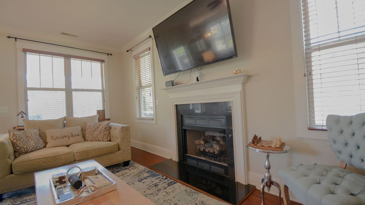 1209 Daisy Ct - Photo 6 of 29