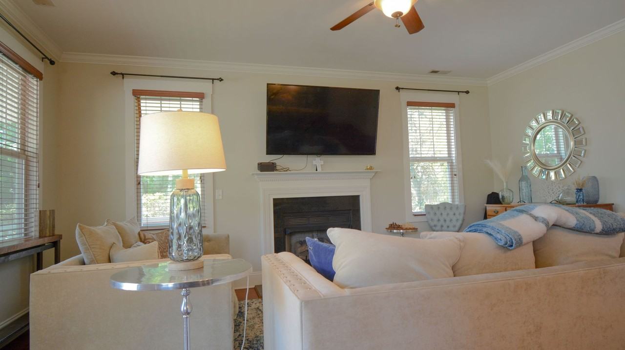 1209 Daisy Ct - Photo 7 of 29