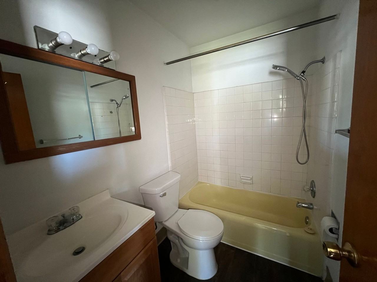 Pinewood Apartments - Photo 6 of 13