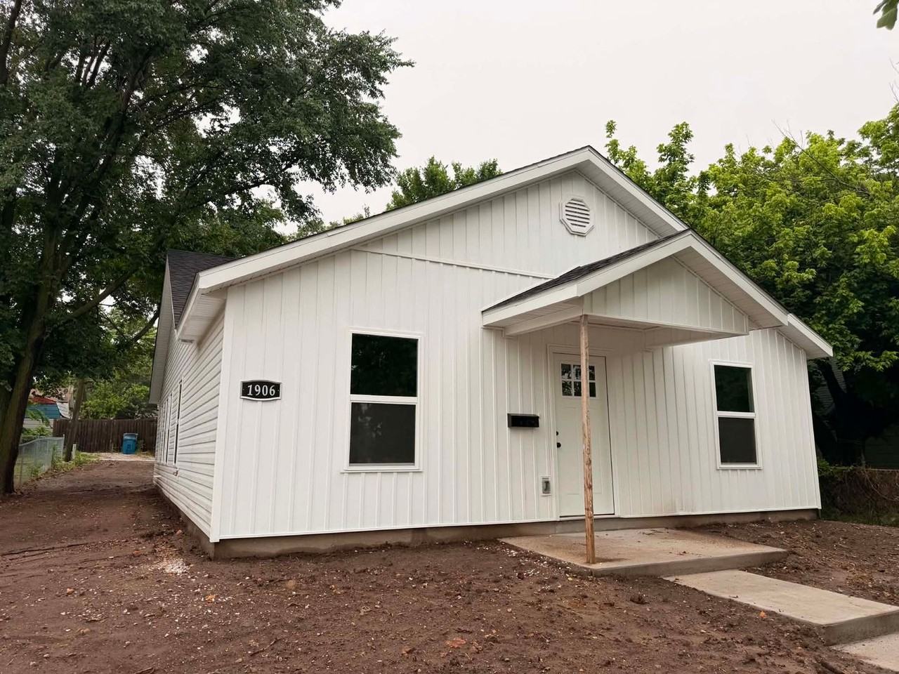 1906 Missouri Ave - Photo 2 of 19
