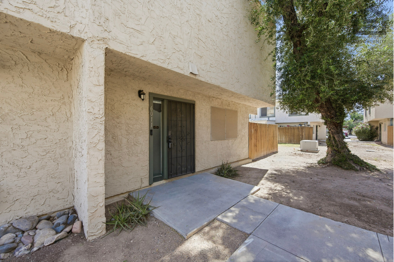 6011 W Townley Ave - Photo 5 of 35