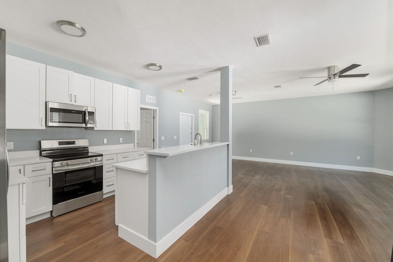 424 Nw 3rd Ave - Photo 4 of 36