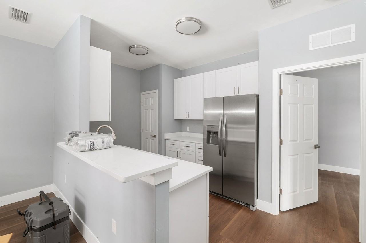 424 Nw 3rd Ave - Photo 2 of 17