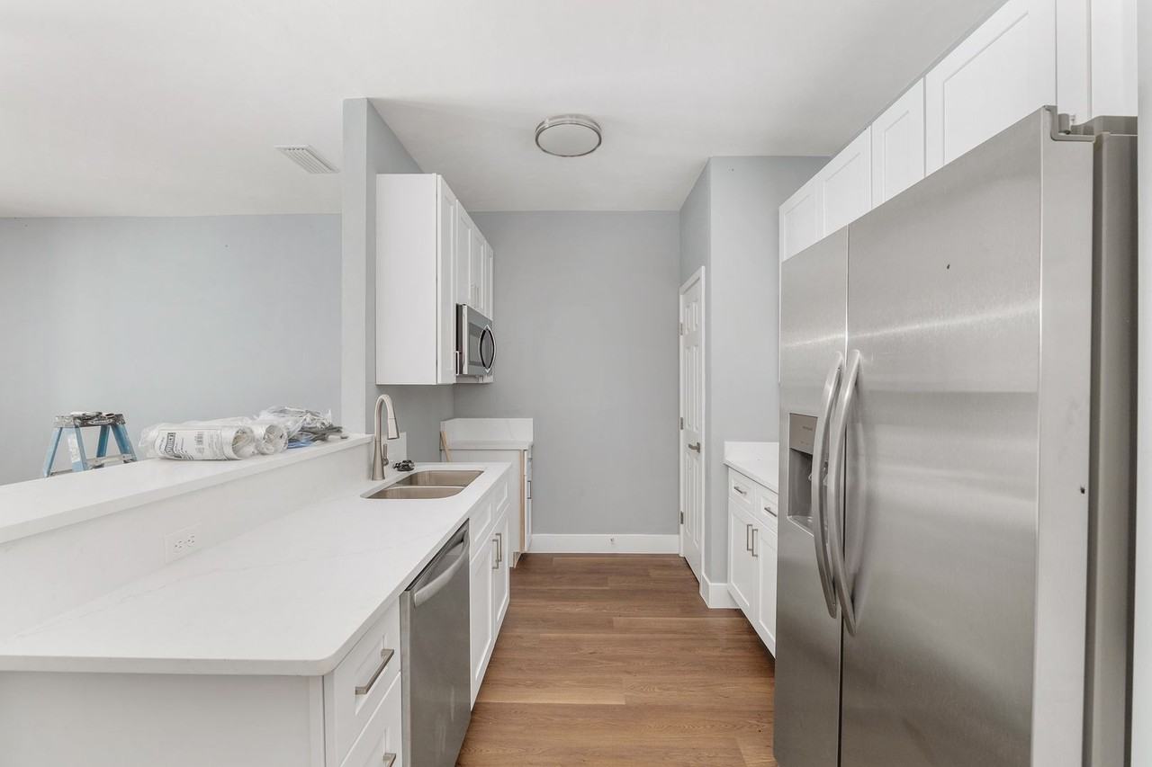 424 Nw 3rd Ave - Photo 3 of 17