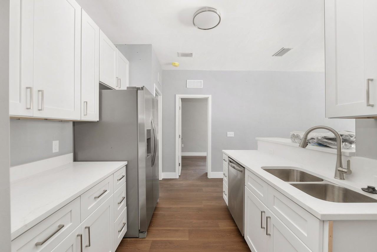 424 Nw 3rd Ave - Photo 4 of 17