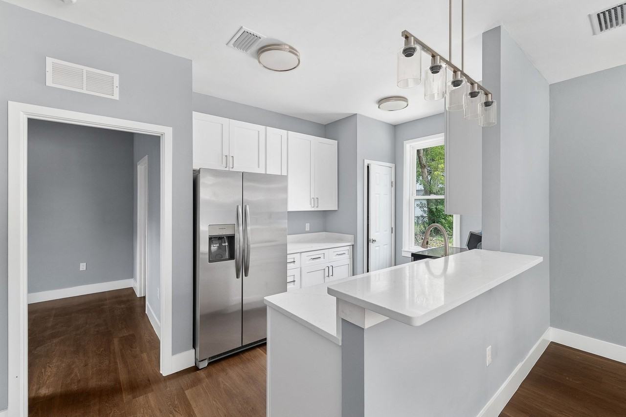 426 Nw 3rd Ave - Photo 4 of 18
