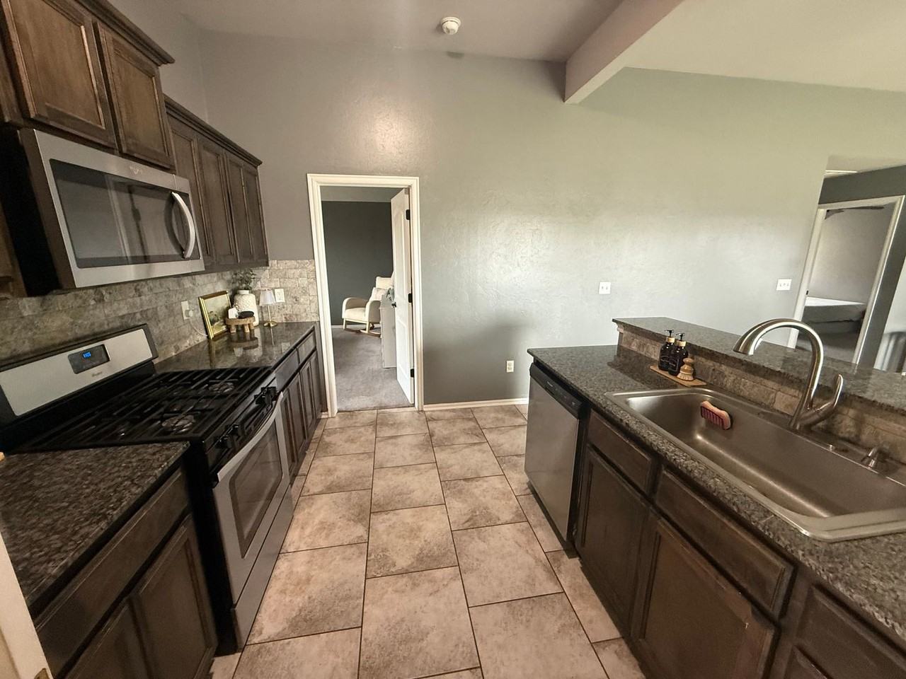 4725 Pyrope Ln - Photo 6 of 19
