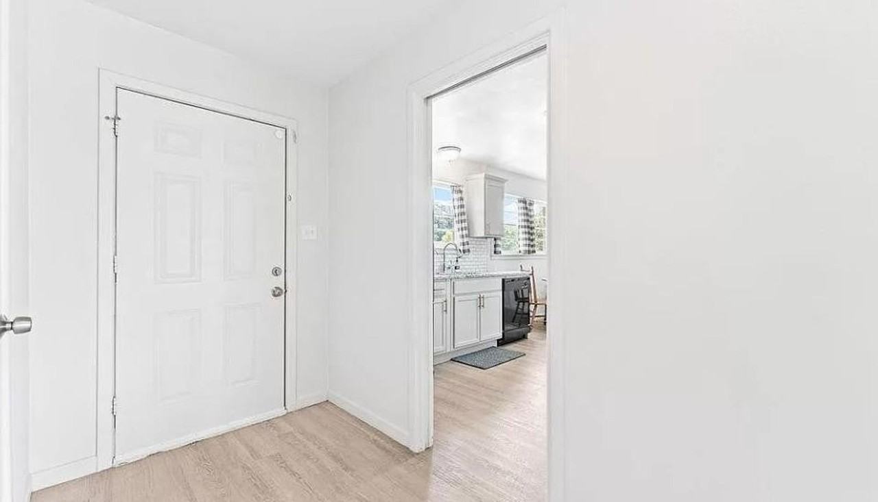 4204 37th St - Photo 3 of 16