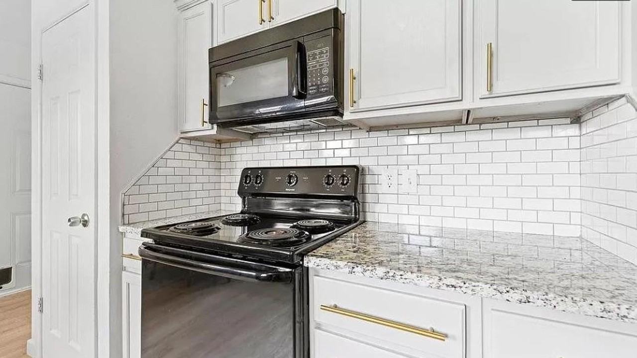 4204 37th St - Photo 5 of 16