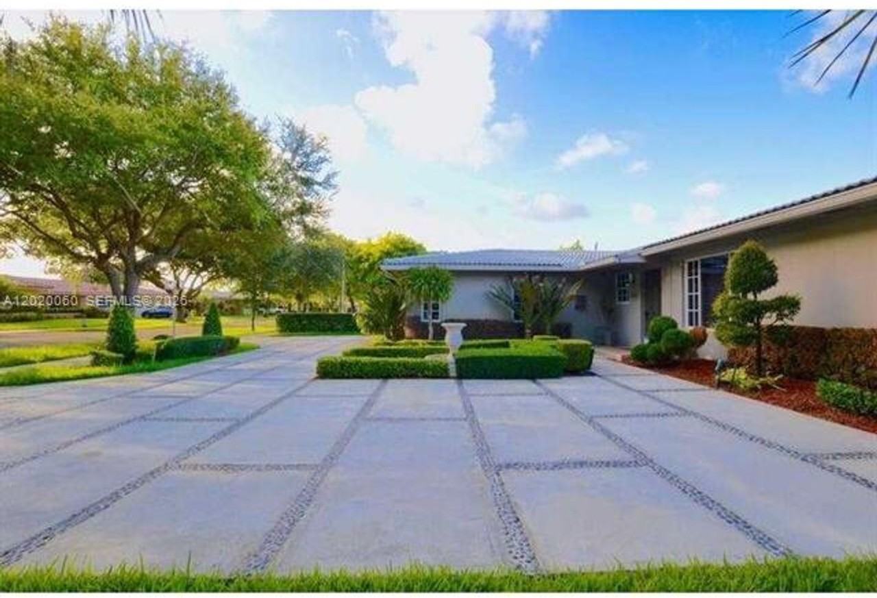 14001 Cypress Ct - Photo 4 of 35