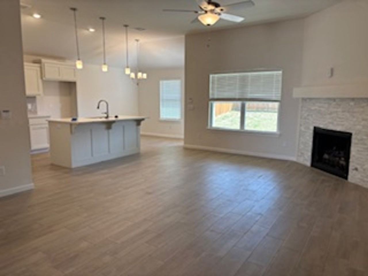 18112 Austin Ct - Photo 4 of 20