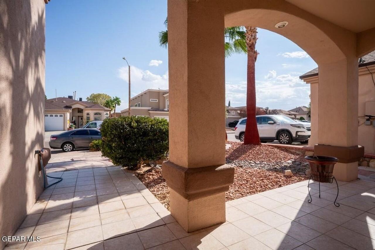12421 Tierra Encino Dr - Photo 3 of 20