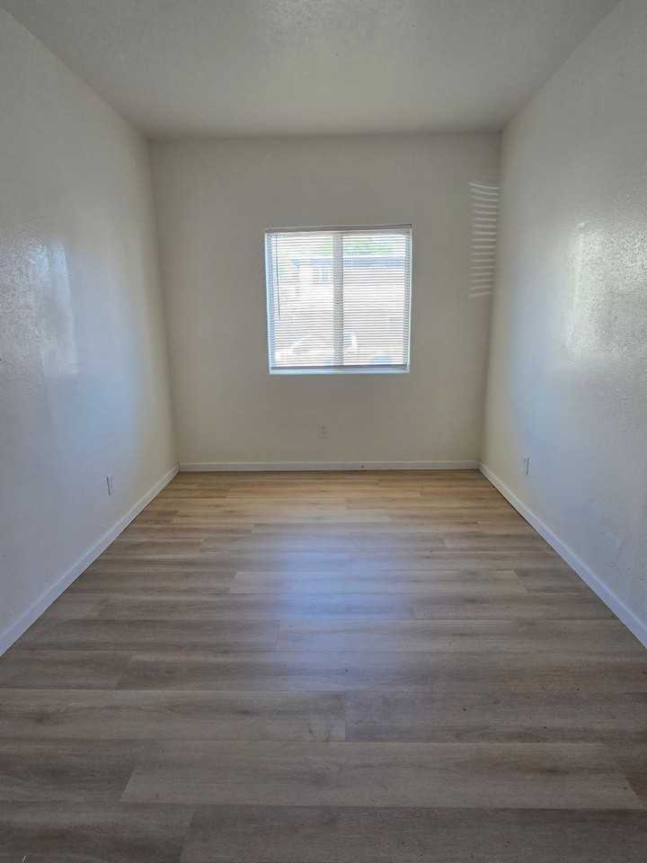 448 2nd St - Photo 4 of 12