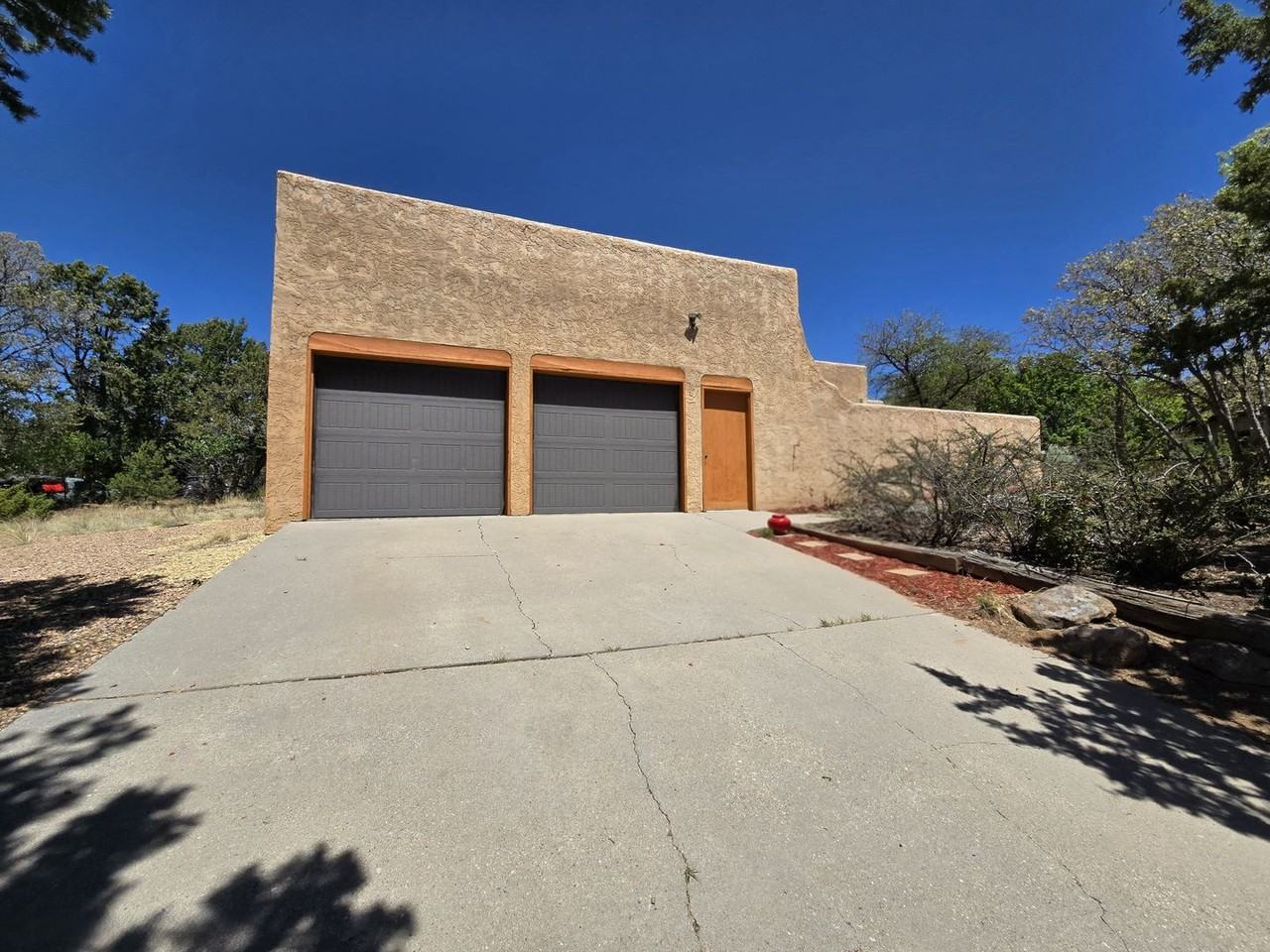 152 Laguna St - Photo 2 of 30