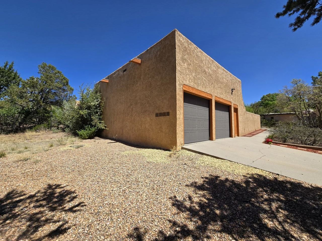 152 Laguna St - Photo 3 of 30
