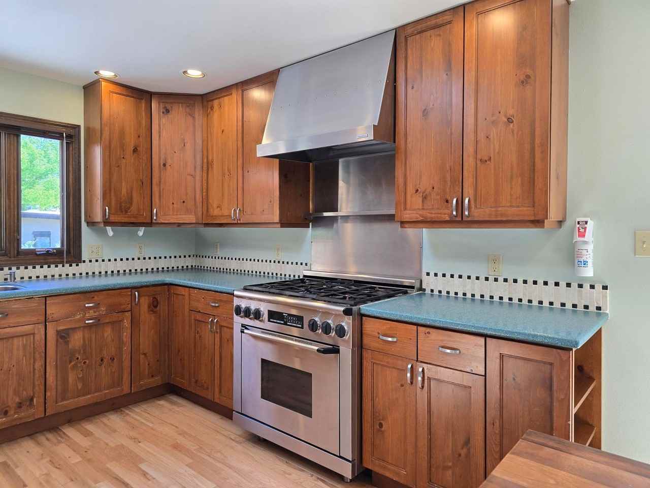 152 Laguna St - Photo 4 of 30