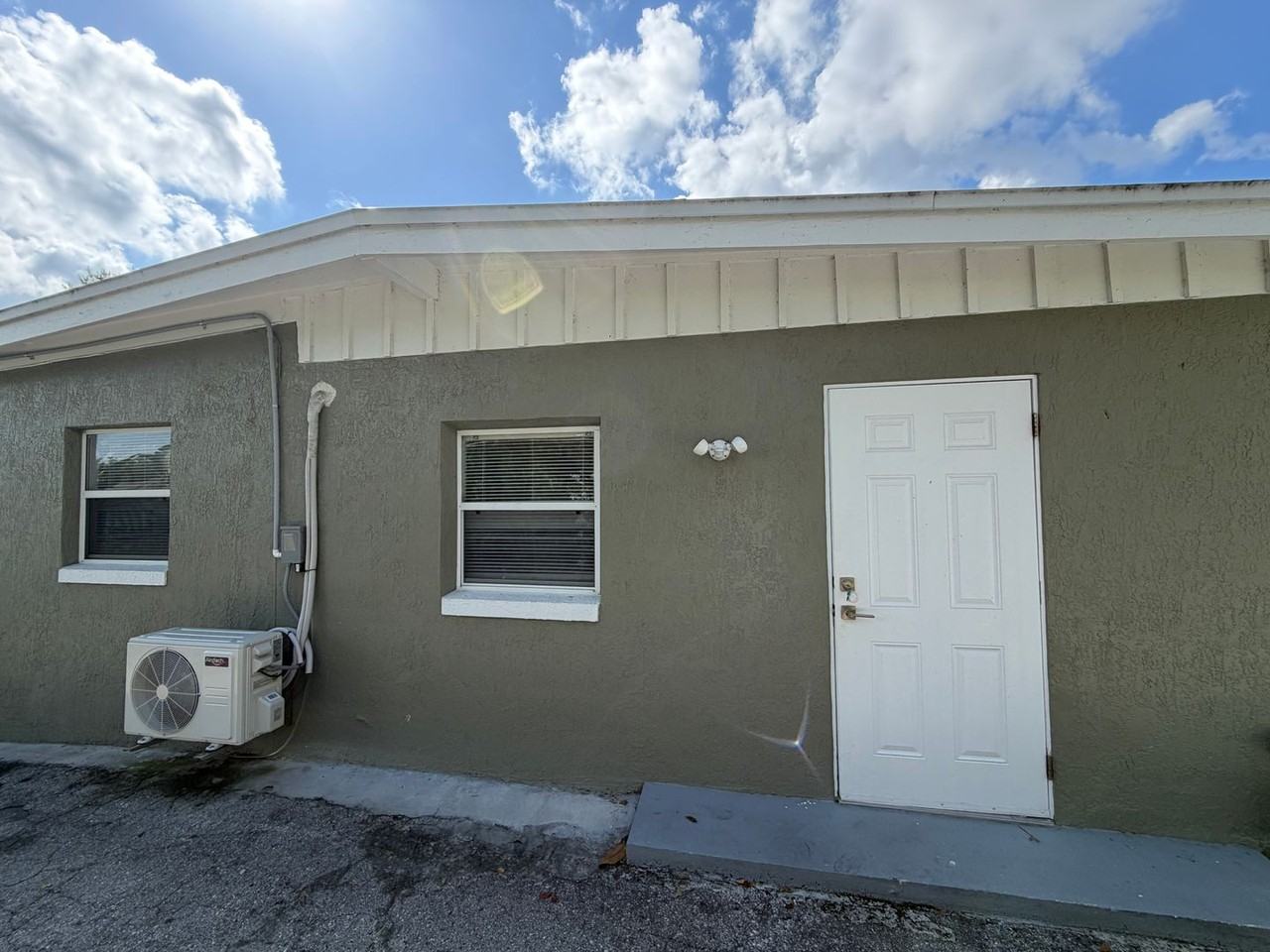 2815 Rogan Rd - Photo 3 of 12