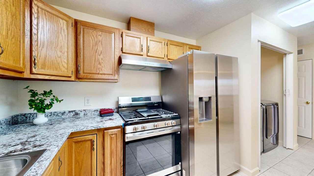 2316 Britt St Ne - Photo 5 of 13