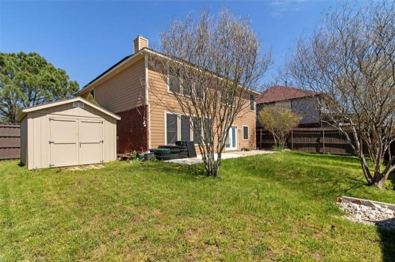 722 Gillon Dr - Photo 2 of 15