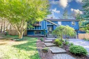 featured image of 8 Snug Harbor Dr