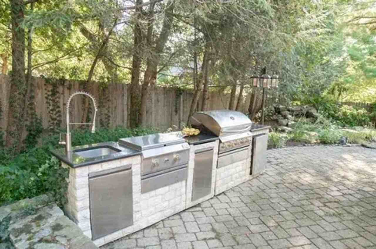 8 Snug Harbor Dr - Photo 4 of 10