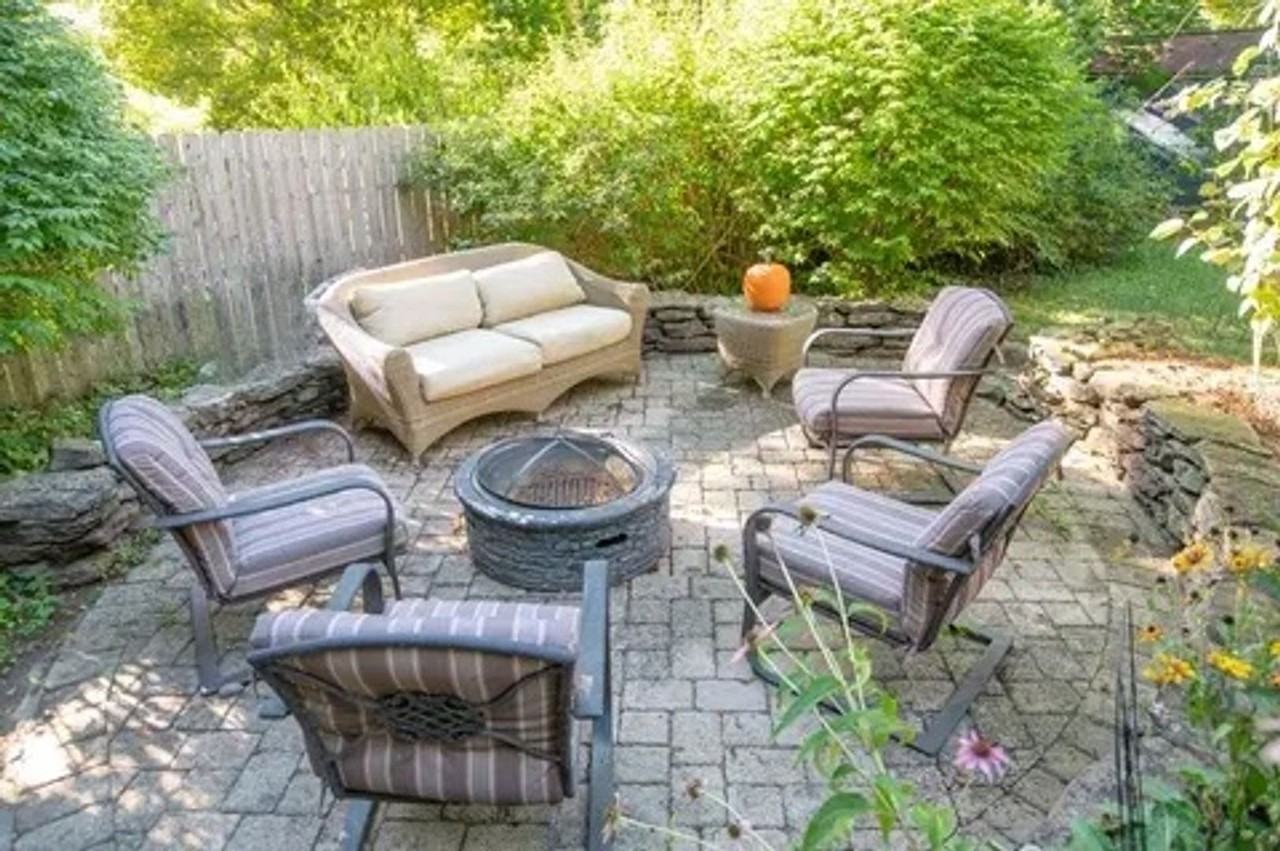 8 Snug Harbor Dr - Photo 5 of 10