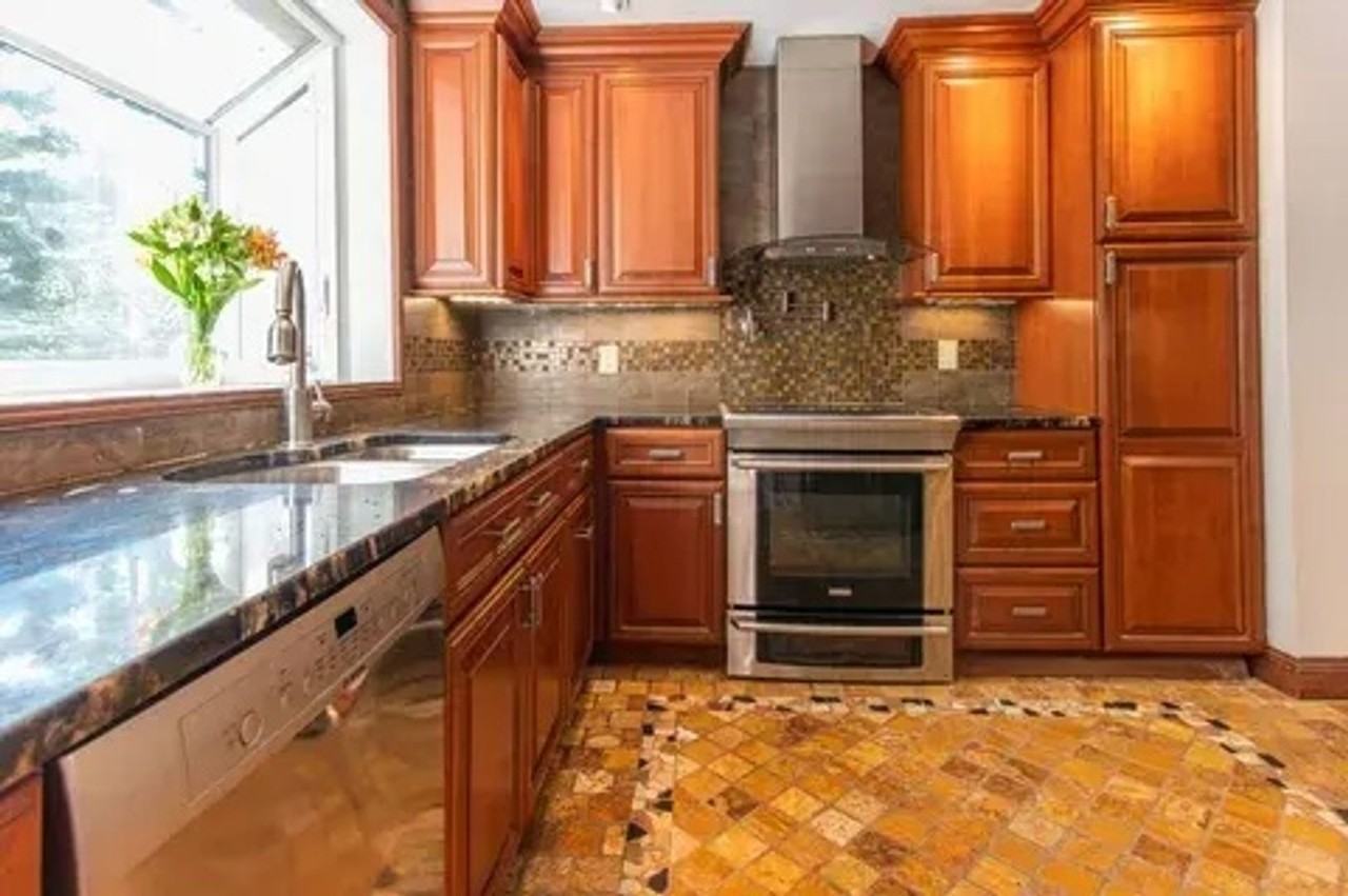 8 Snug Harbor Dr - Photo 6 of 10