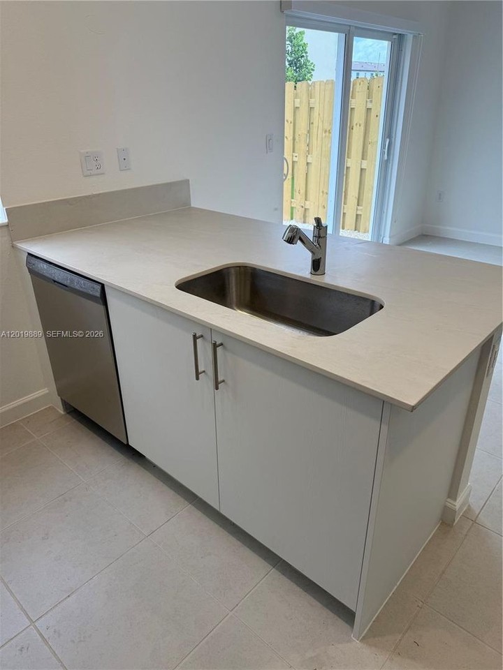2671 Se 25th Ter - Photo 2 of 15