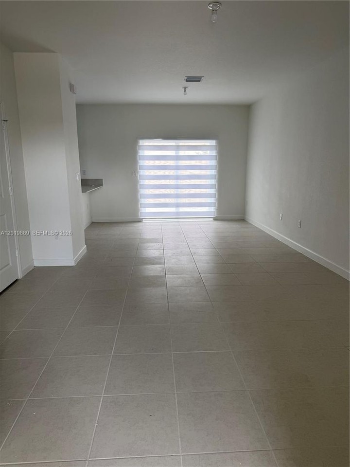 2671 Se 25th Ter - Photo 3 of 15