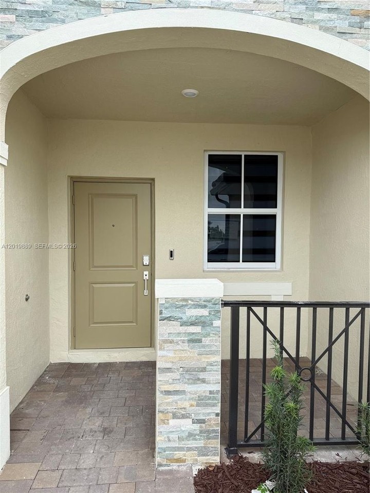 2671 Se 25th Ter - Photo 4 of 15