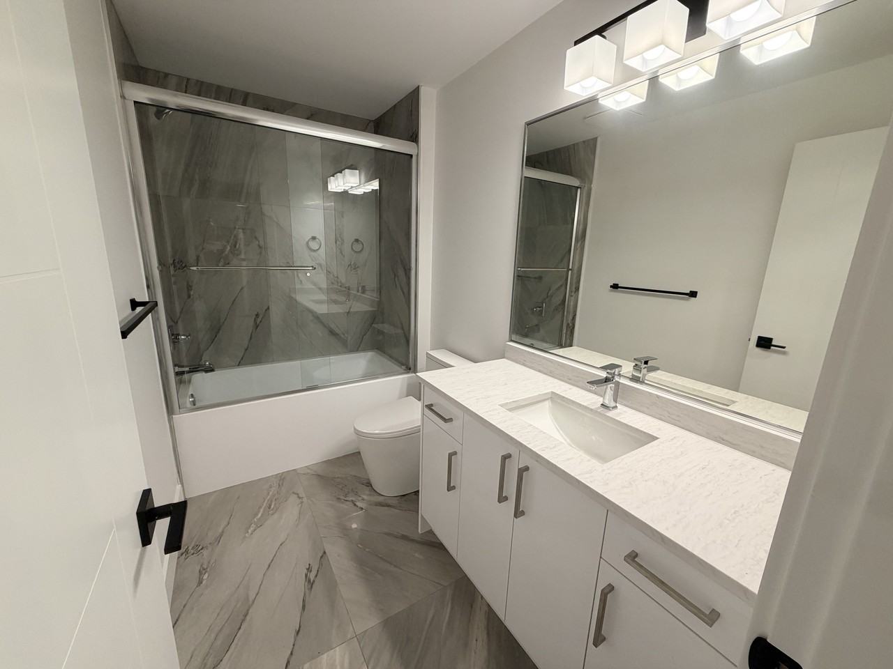 11729 85A Avenue - Photo 2 of 8