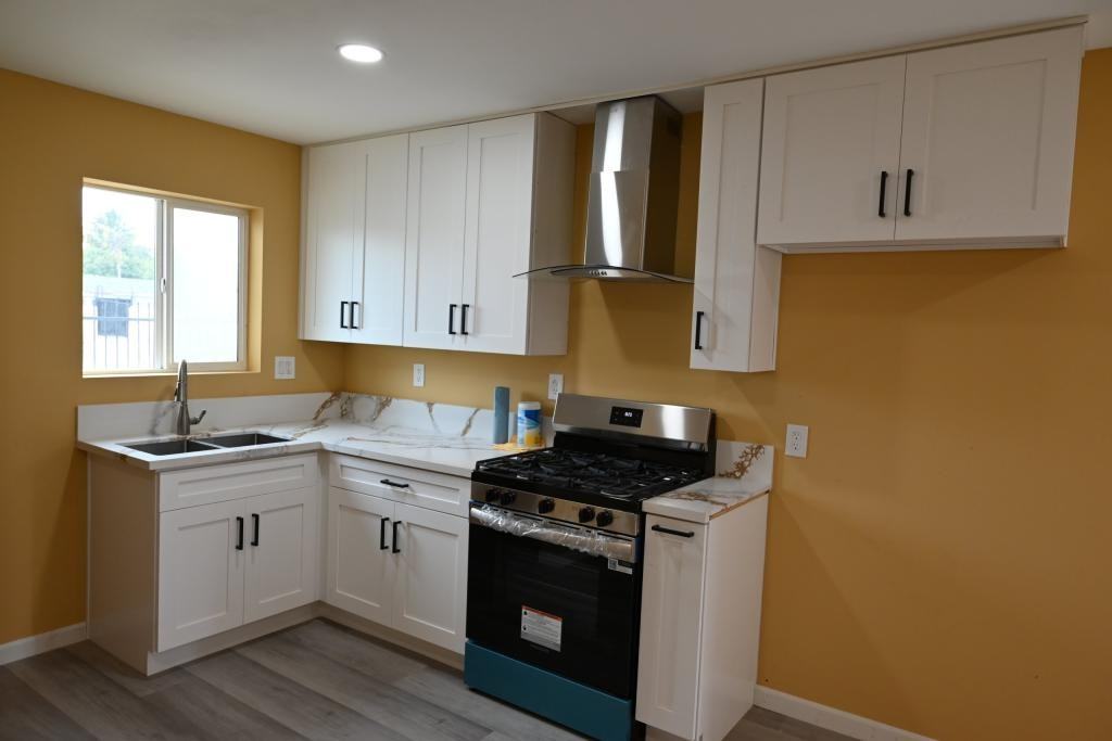 10701 1/2 Doty Ave - Photo 5 of 19