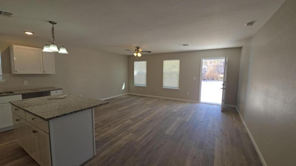 4115 W 57th St - Photo 2 of 16