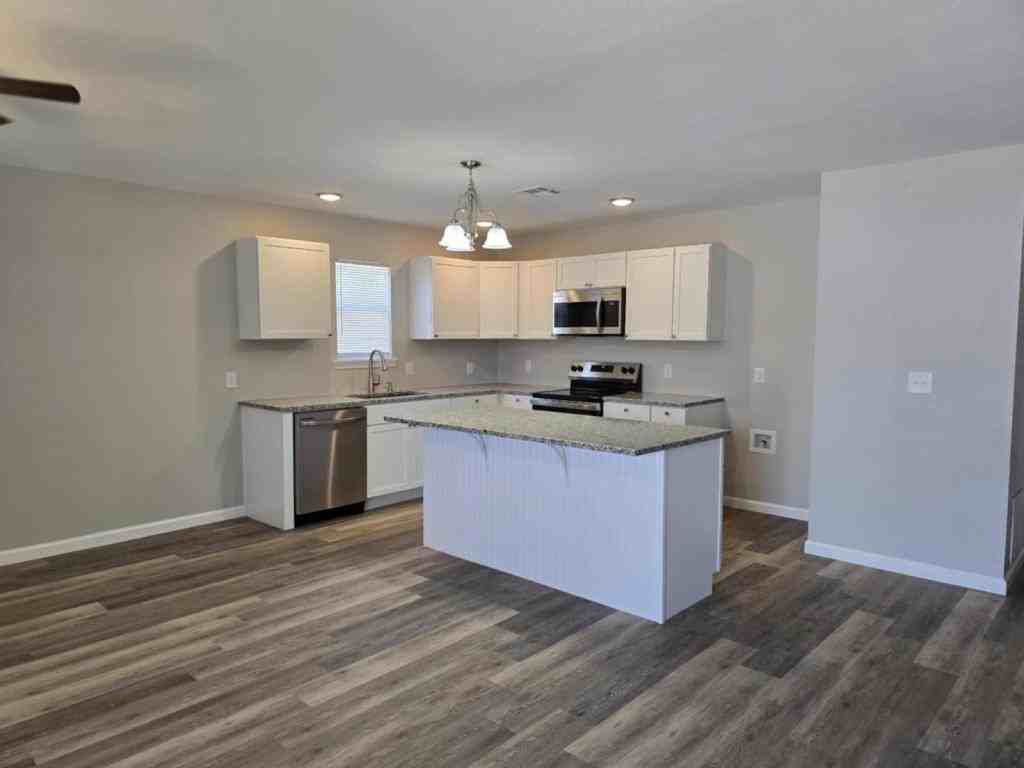 4115 W 57th St - Photo 4 of 16