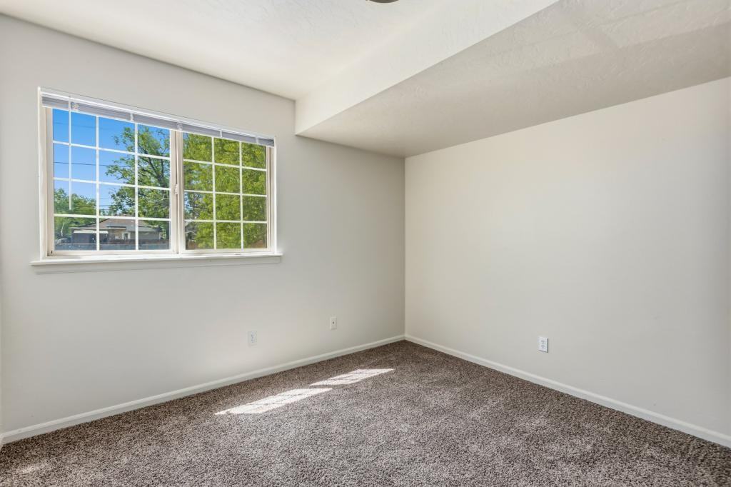 1412 10th St - Photo 4 of 10