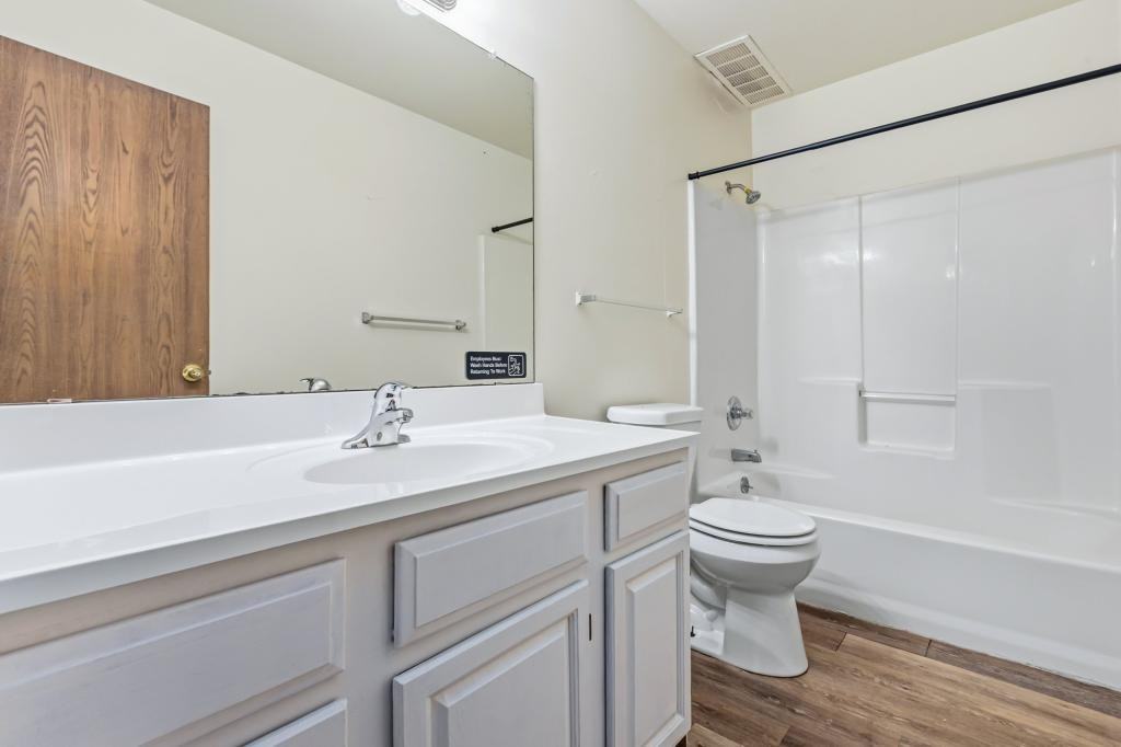 1412 10th St - Photo 5 of 10